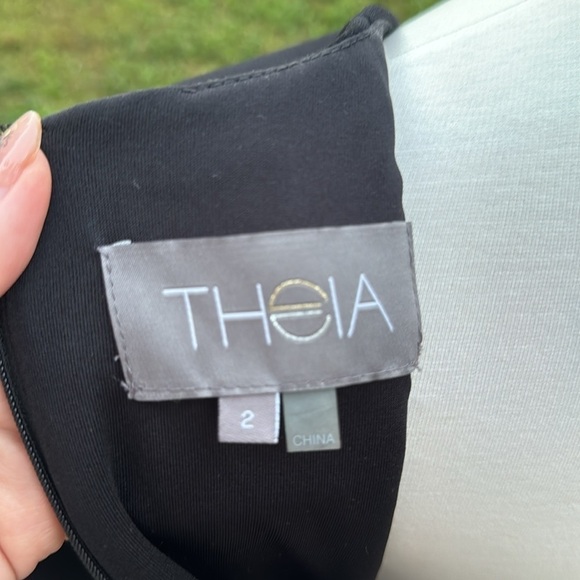 Theia V-Neck Long Sleeve Embellished Waist Box Pleat Crepe Mikado Gown, size 2 - Picture 12 of 12